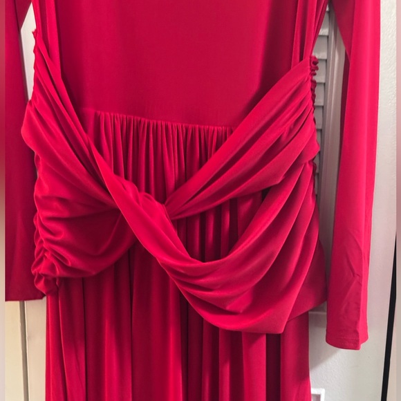 Club London ESTRELLA Red High-Neck Maxi Dress With Ruched Detailing - Picture 10 of 16
